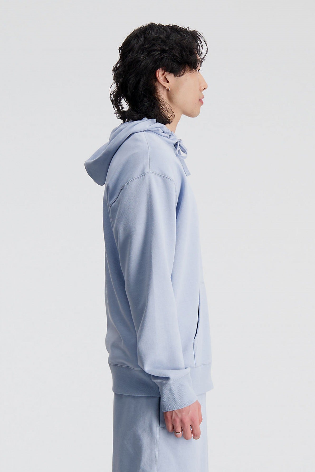 NEW BALANCE TERRY HOODIE en color LAY  (2)