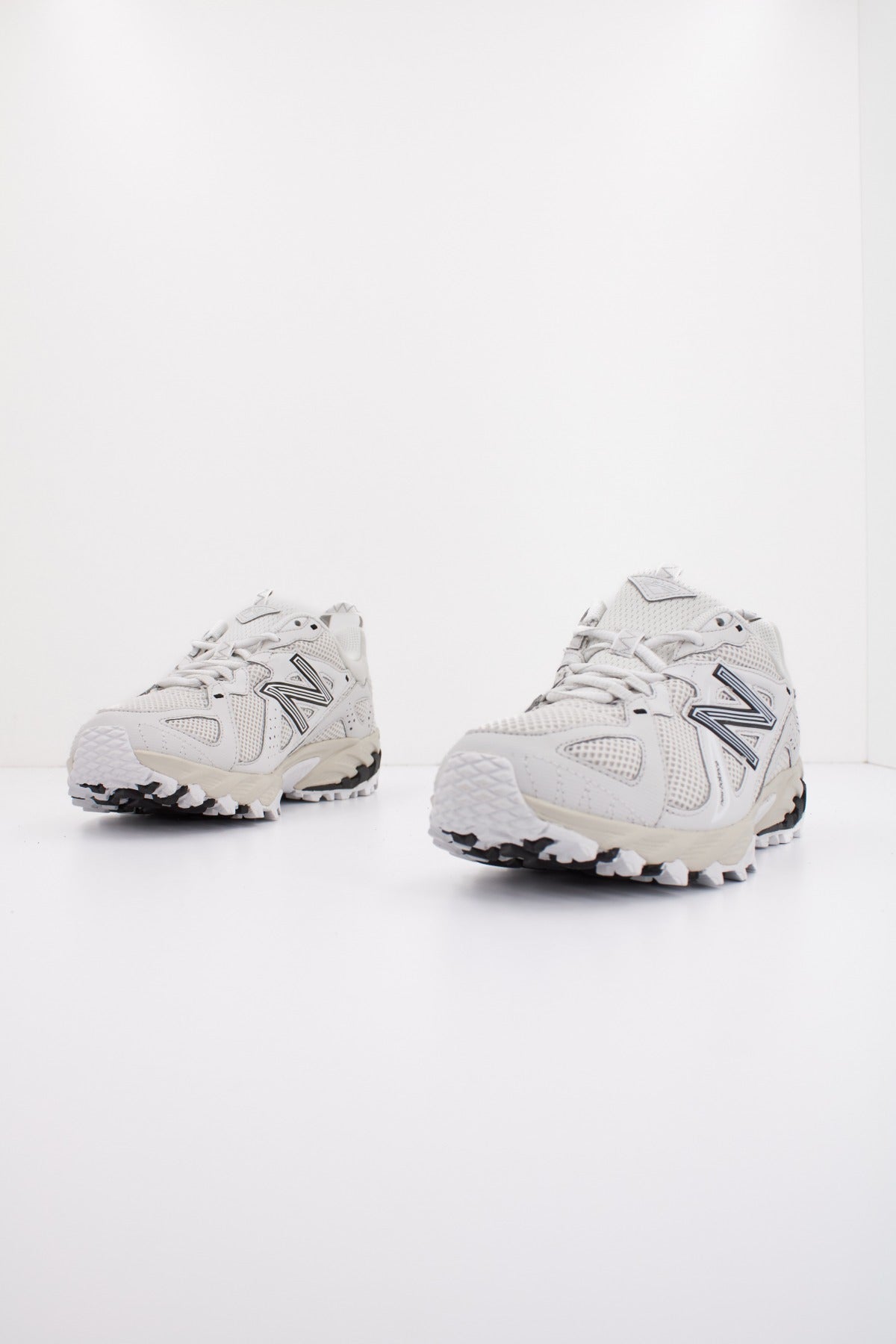 NEW BALANCE ML TBA en color TBA  (2)