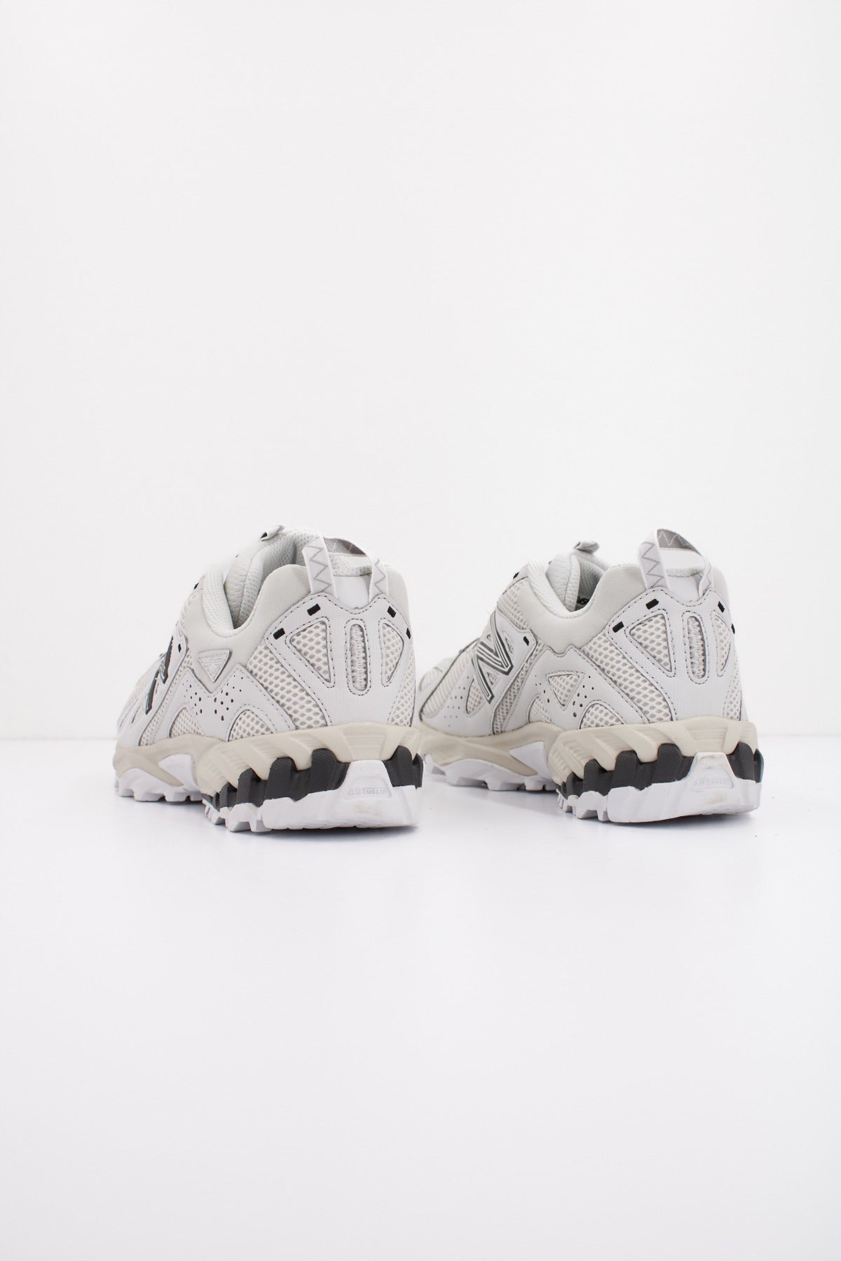 NEW BALANCE ML TBA en color TBA  (3)