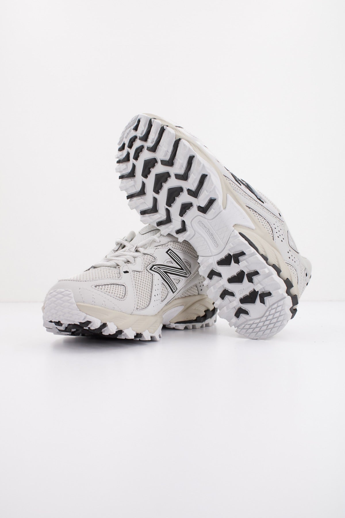 NEW BALANCE ML TBA en color TBA  (4)