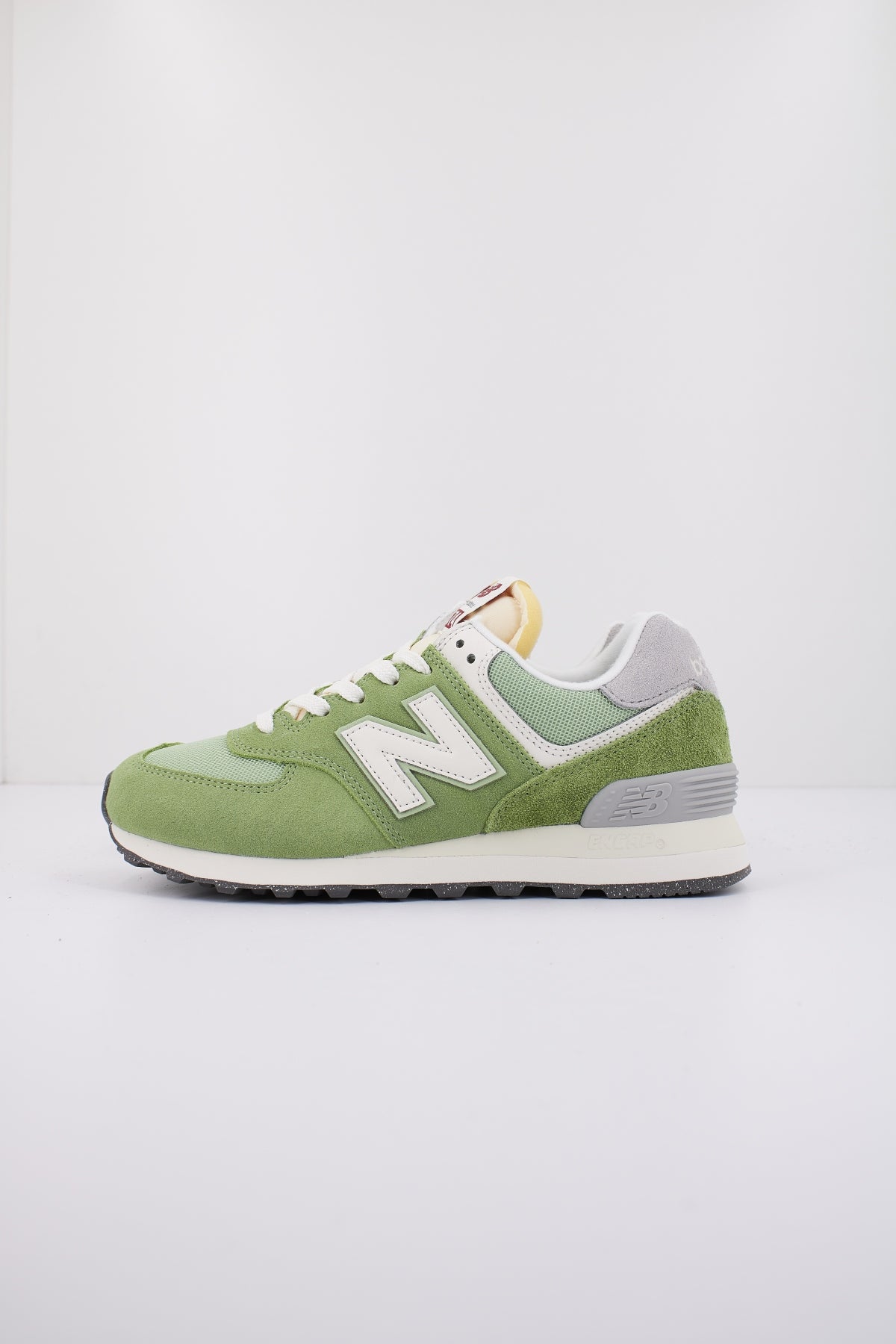 NEW BALANCE U RCC  en color RCC  (1)