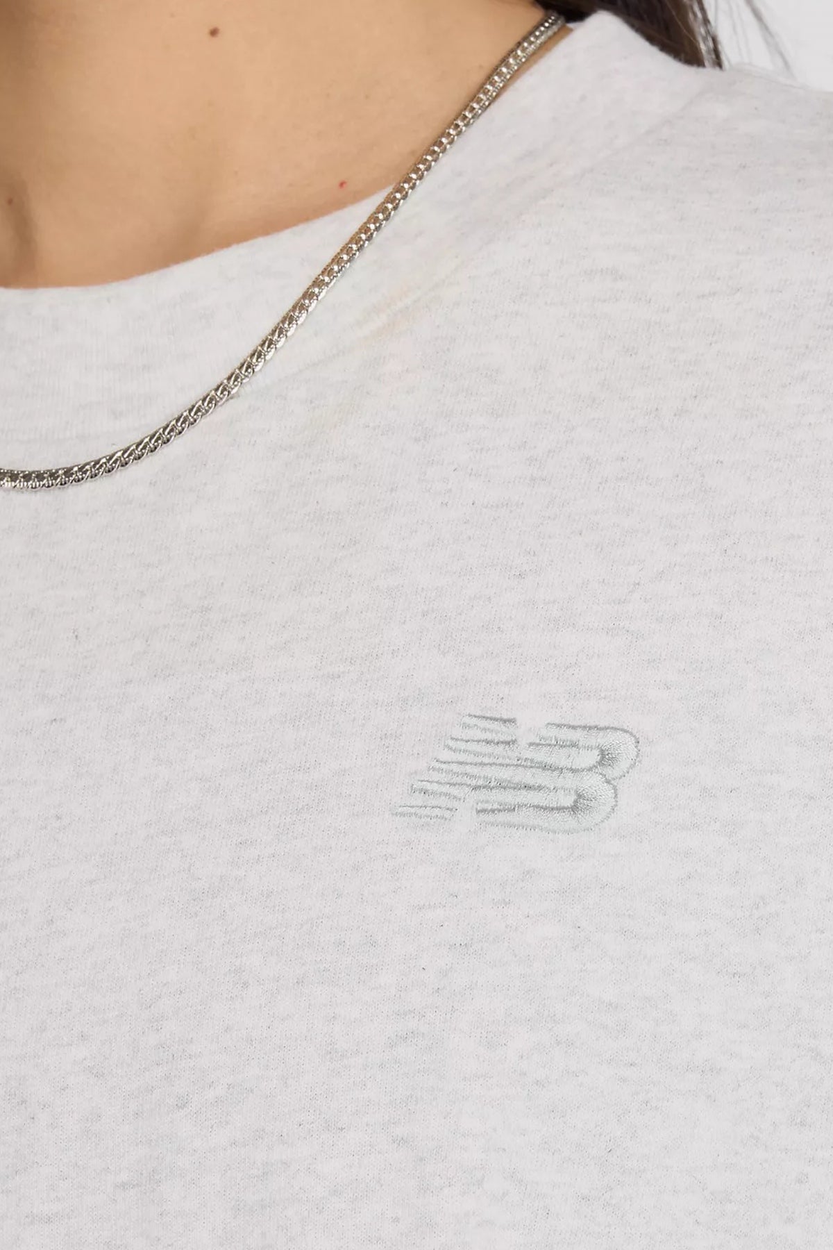 NEW BALANCE LOGO OVERSIZED JERSE en color AHH  (3)