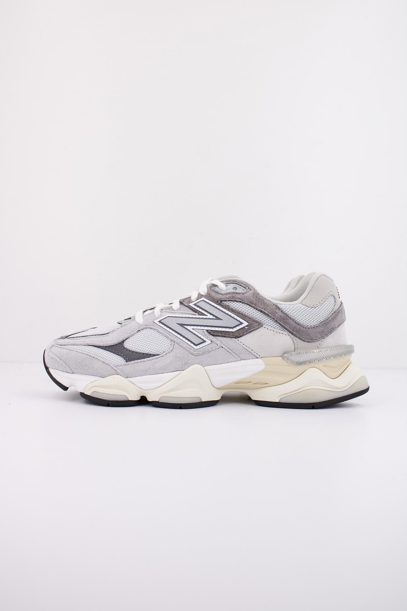 NEW BALANCE U  en color GRY  (1)