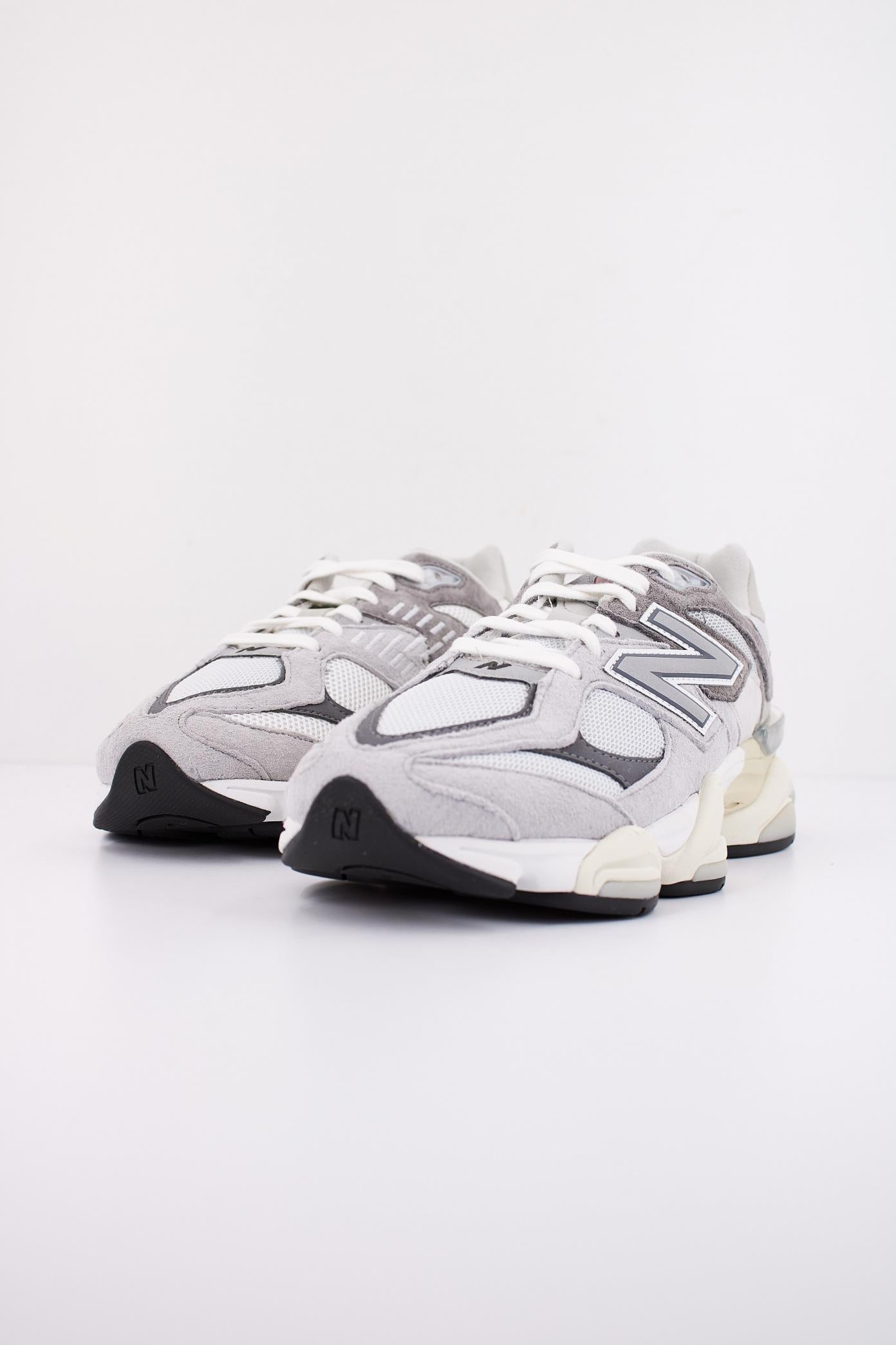 NEW BALANCE U  en color GRY  (2)