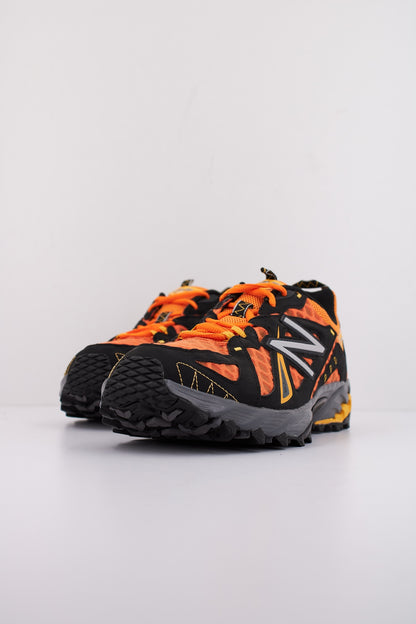 NEW BALANCE ML TAO  en color TAO  (2)