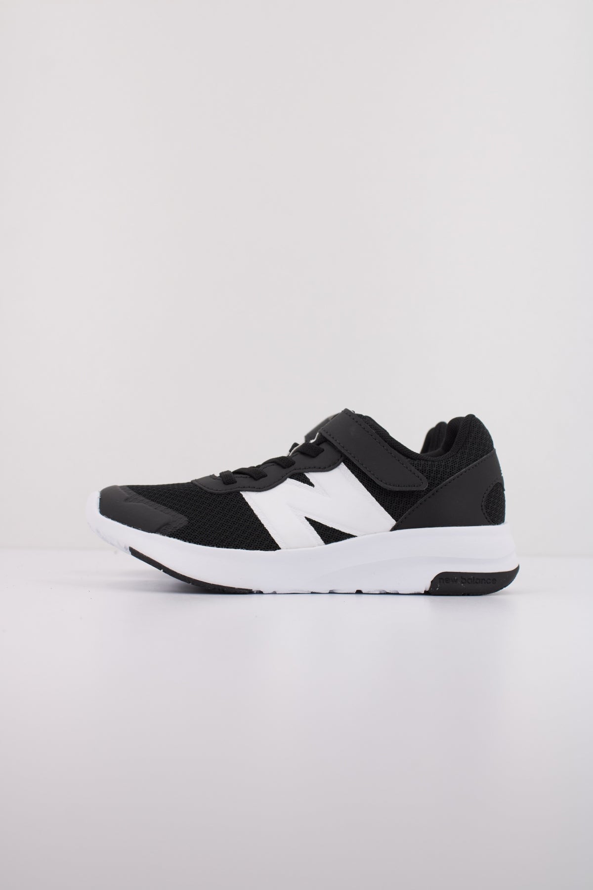 NEW BALANCE PT en color BK  (1)