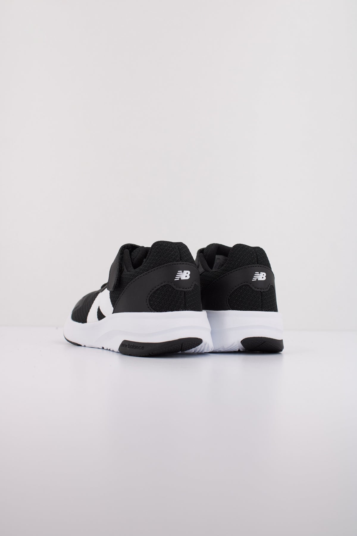 NEW BALANCE PT en color BK  (4)