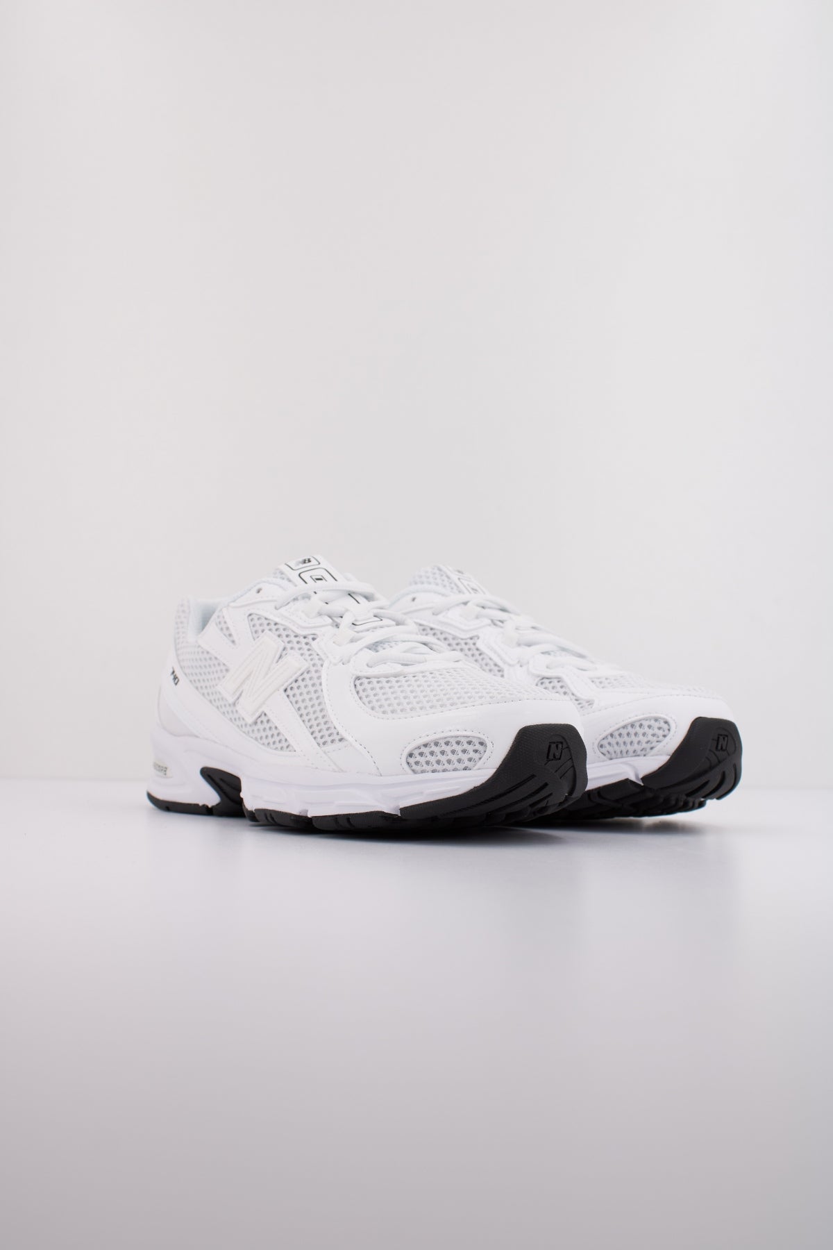 NEW BALANCE U en color WW  (2)