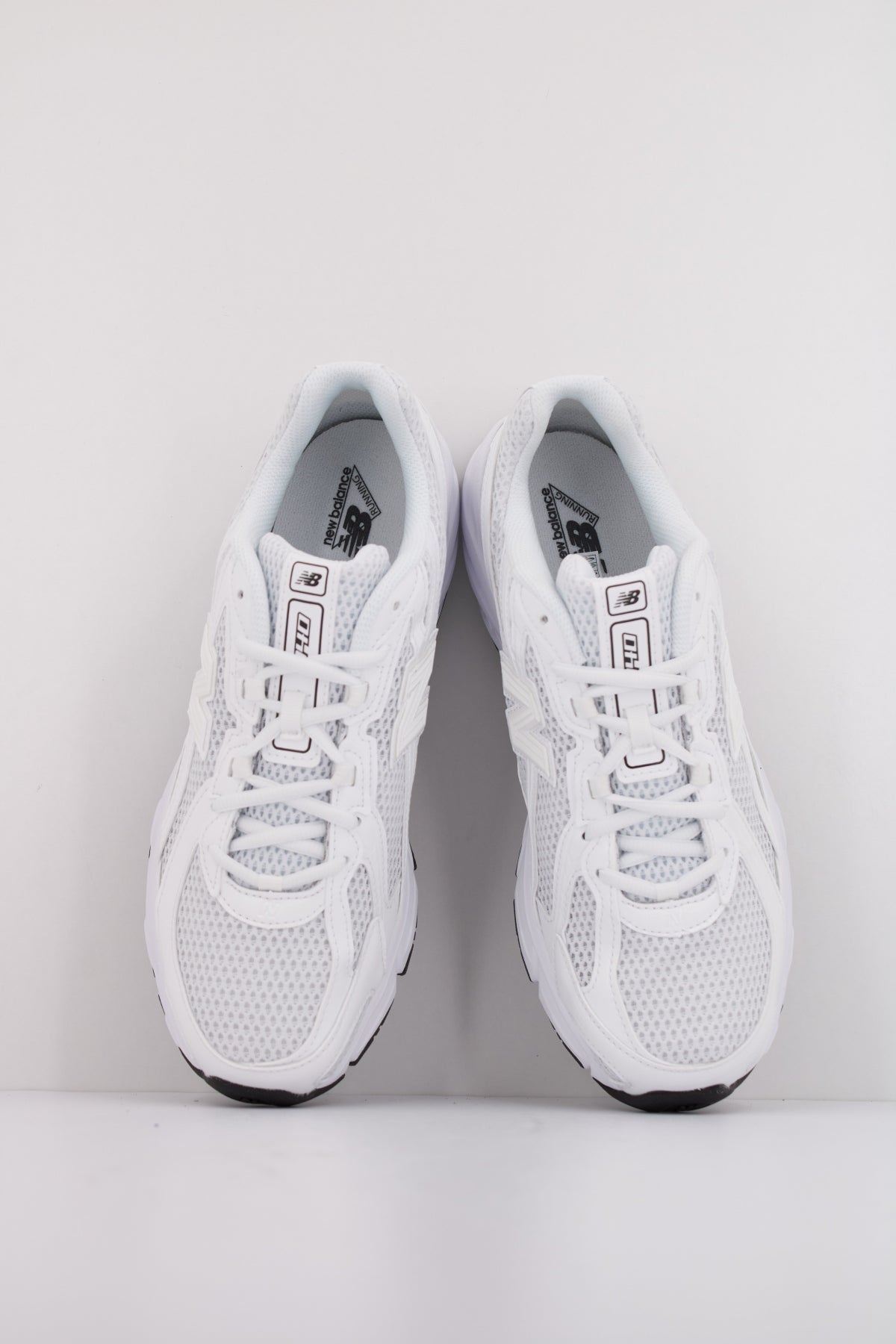 NEW BALANCE U en color WW  (3)