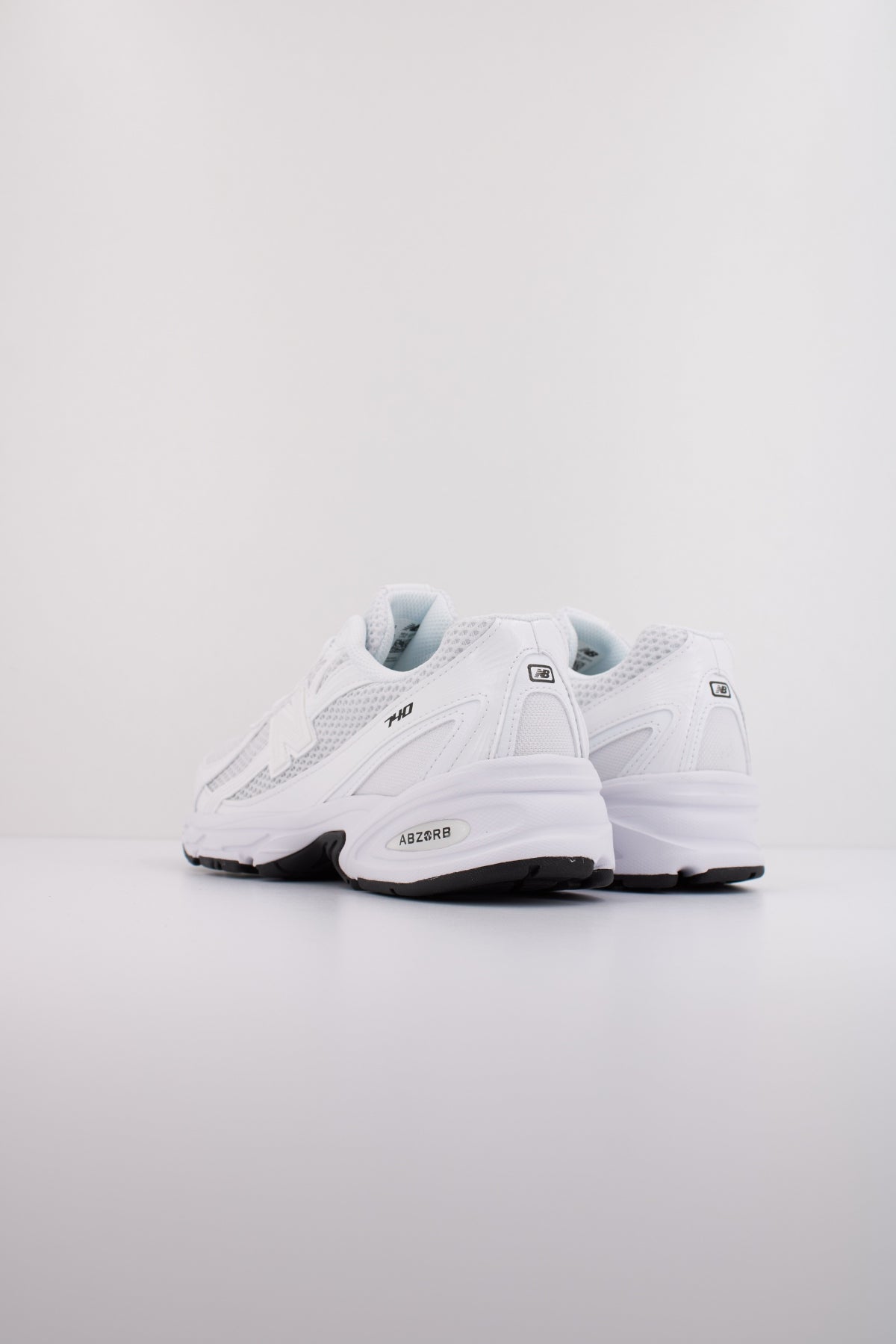 NEW BALANCE U en color WW  (4)