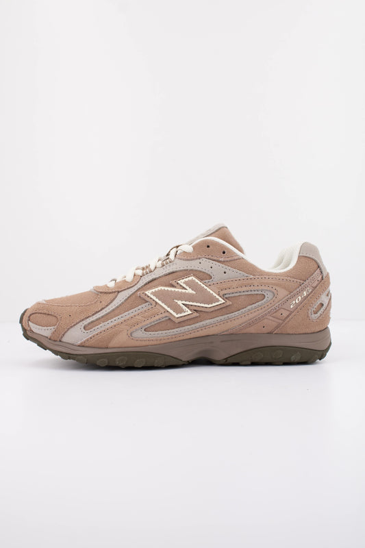 NEW BALANCE UL  en color MMA  (1)