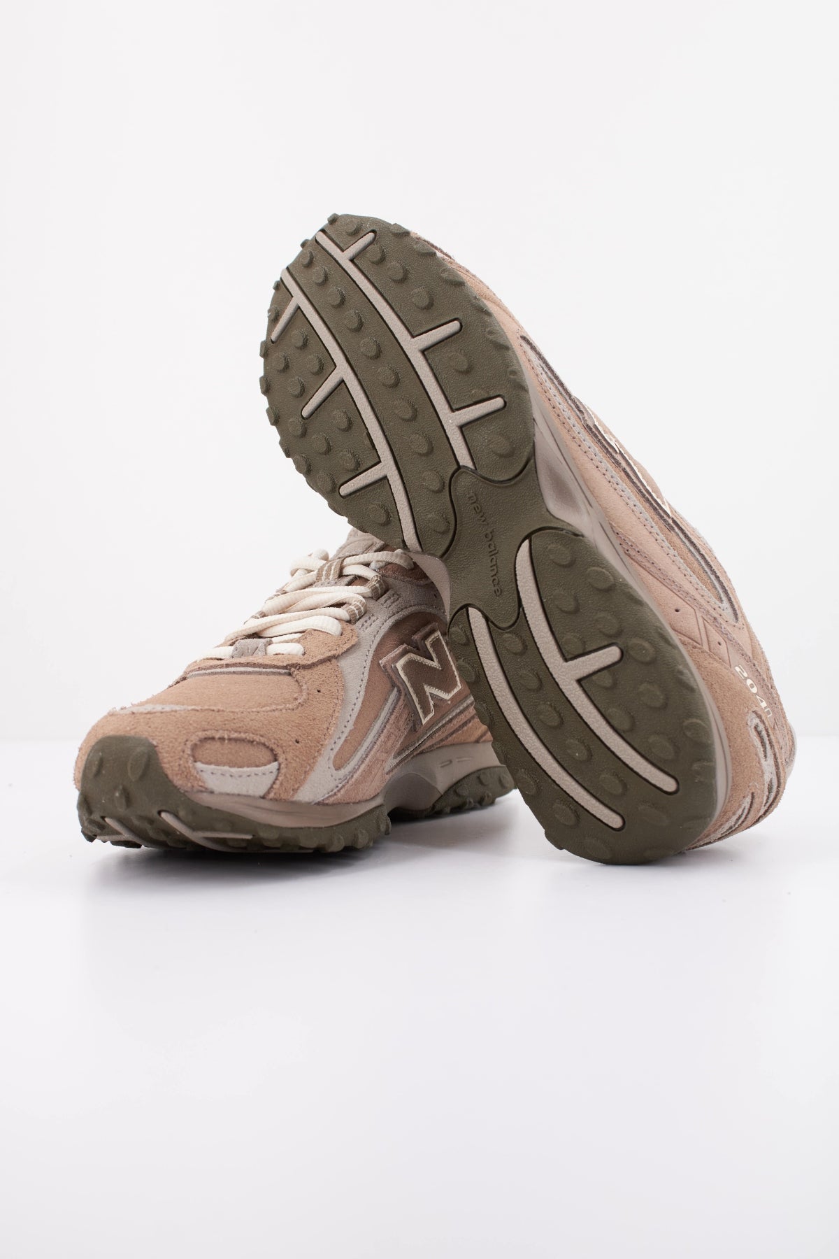 NEW BALANCE UL  en color MMA  (5)