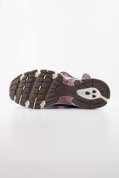 NEW BALANCE U COA DEPORTIVO en color COA  (5)
