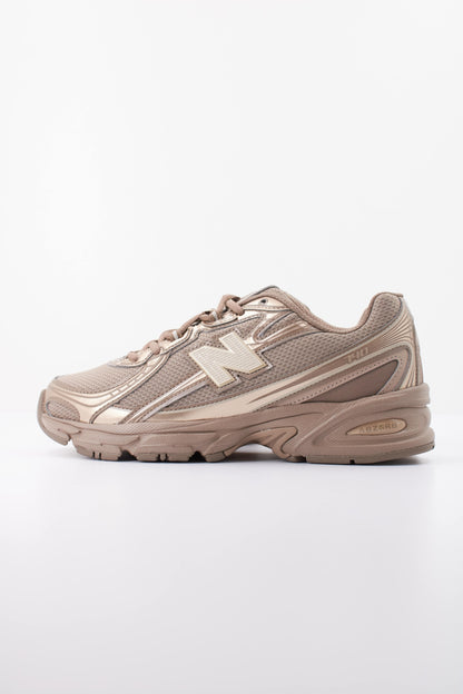 NEW BALANCE U XX DEPORTIVO en color XX  (1)