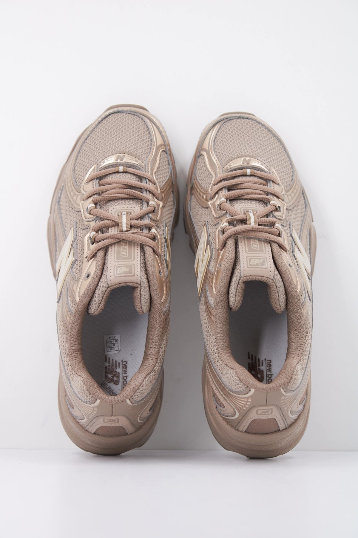 NEW BALANCE U XX DEPORTIVO en color XX  (3)