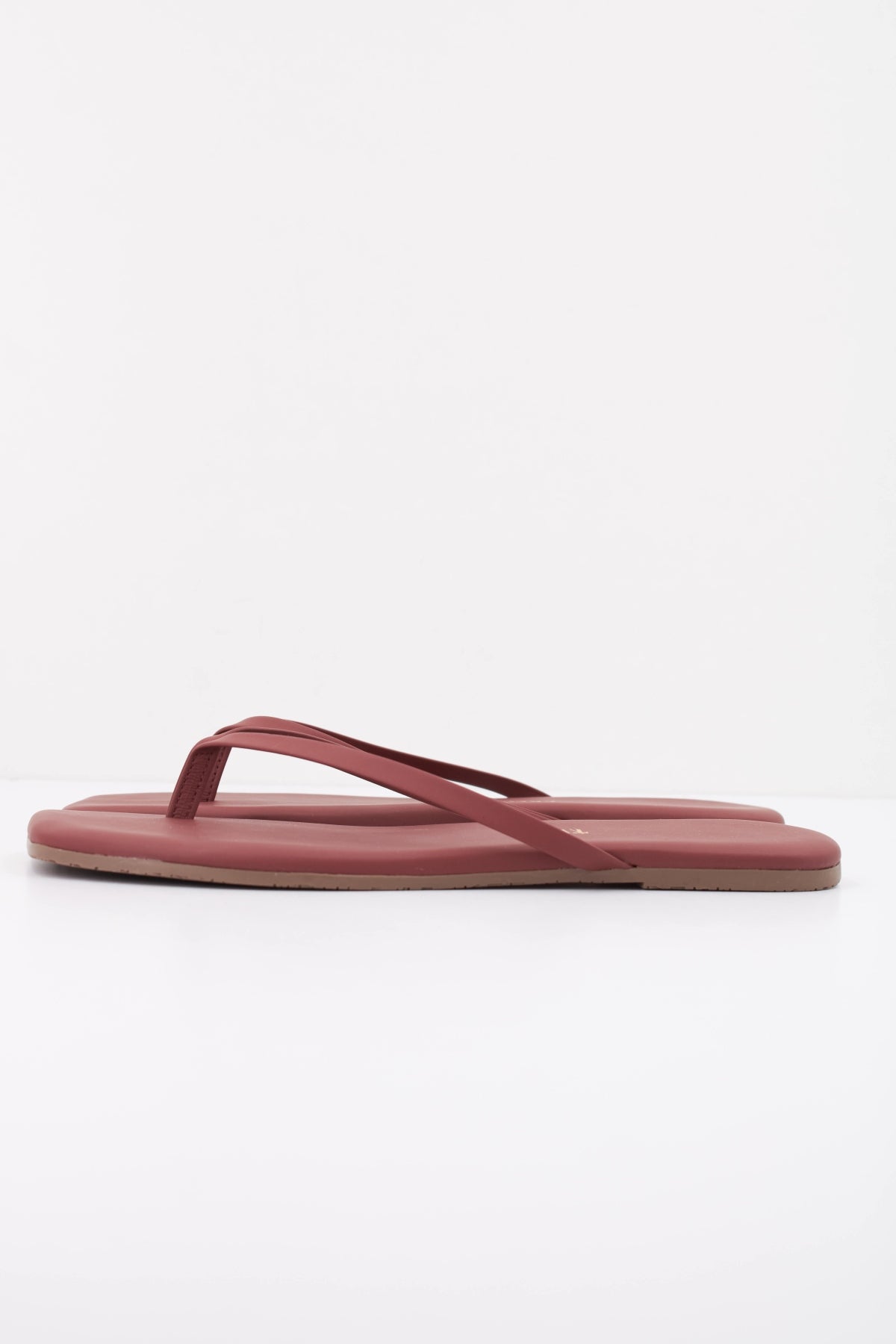 TKEES TKESQUARE TOE en color BRGNDY  (1)