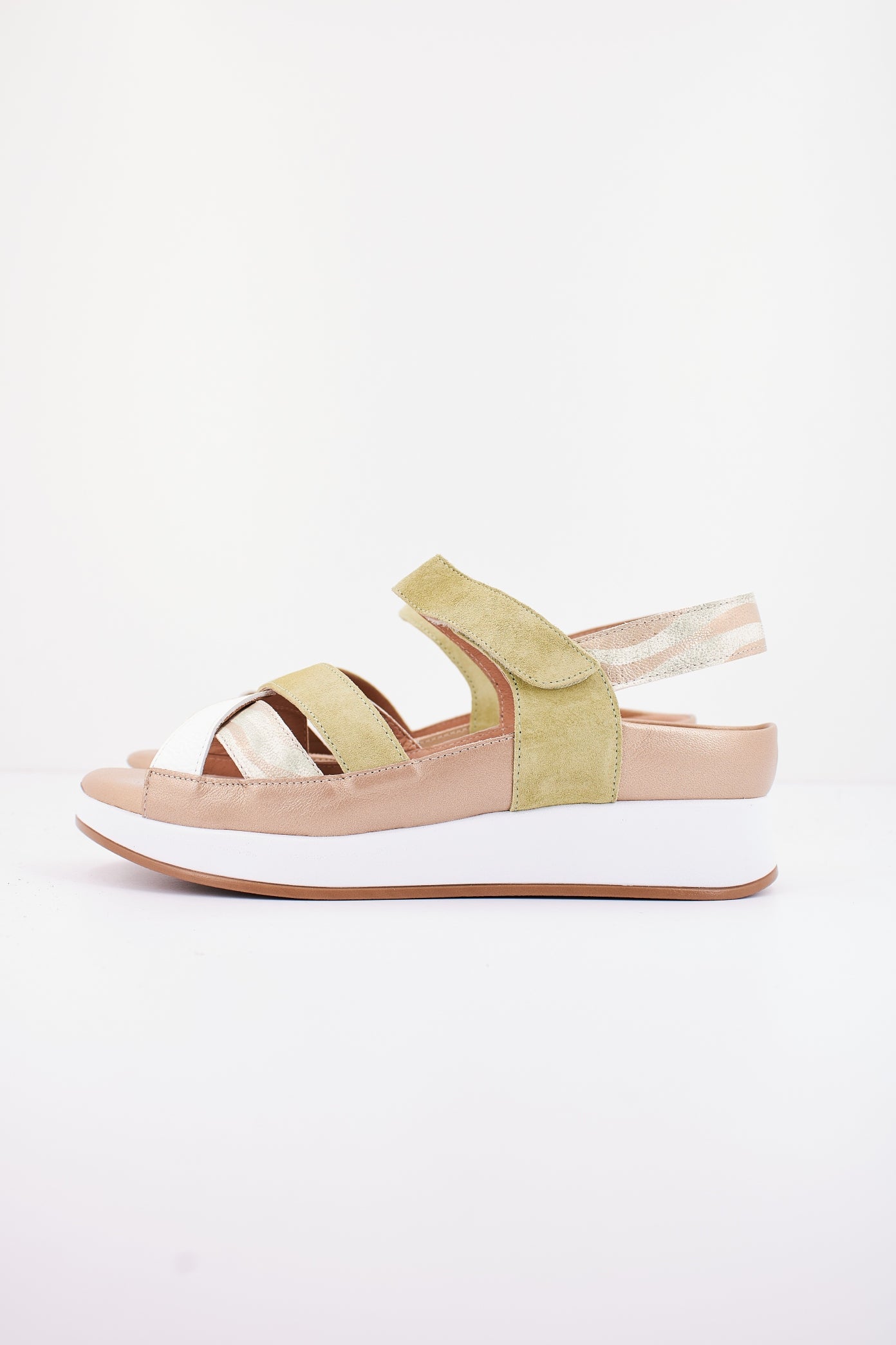 PIESANTO P en color BLANCO  (1)