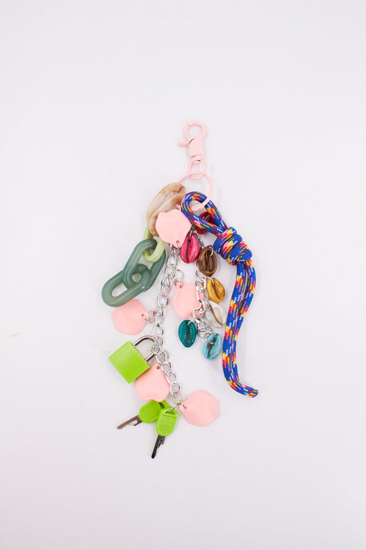 STICKY BESTIE BAG CHARM en color PINK  (1)