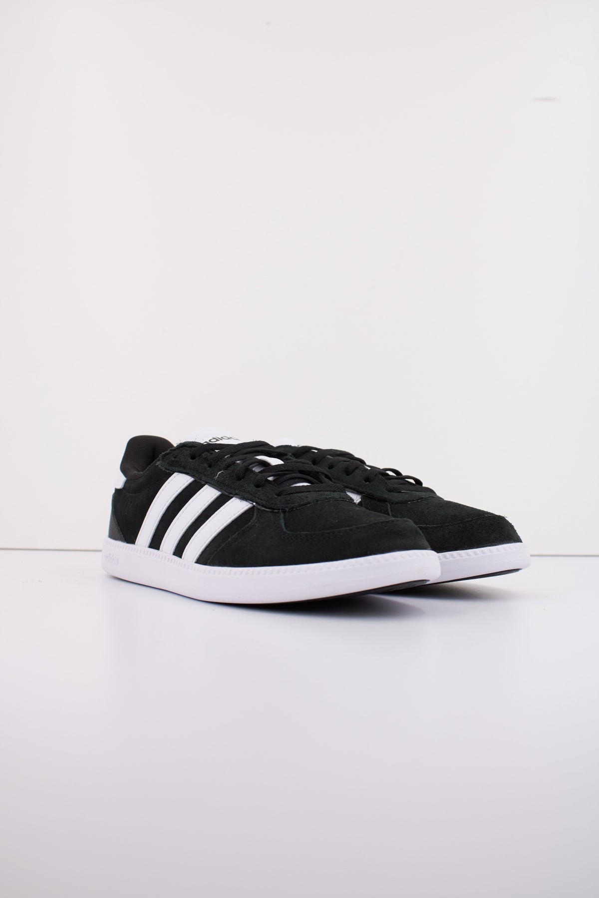 ADIDAS BREAKNET SLEEK en color BLACK  (2)