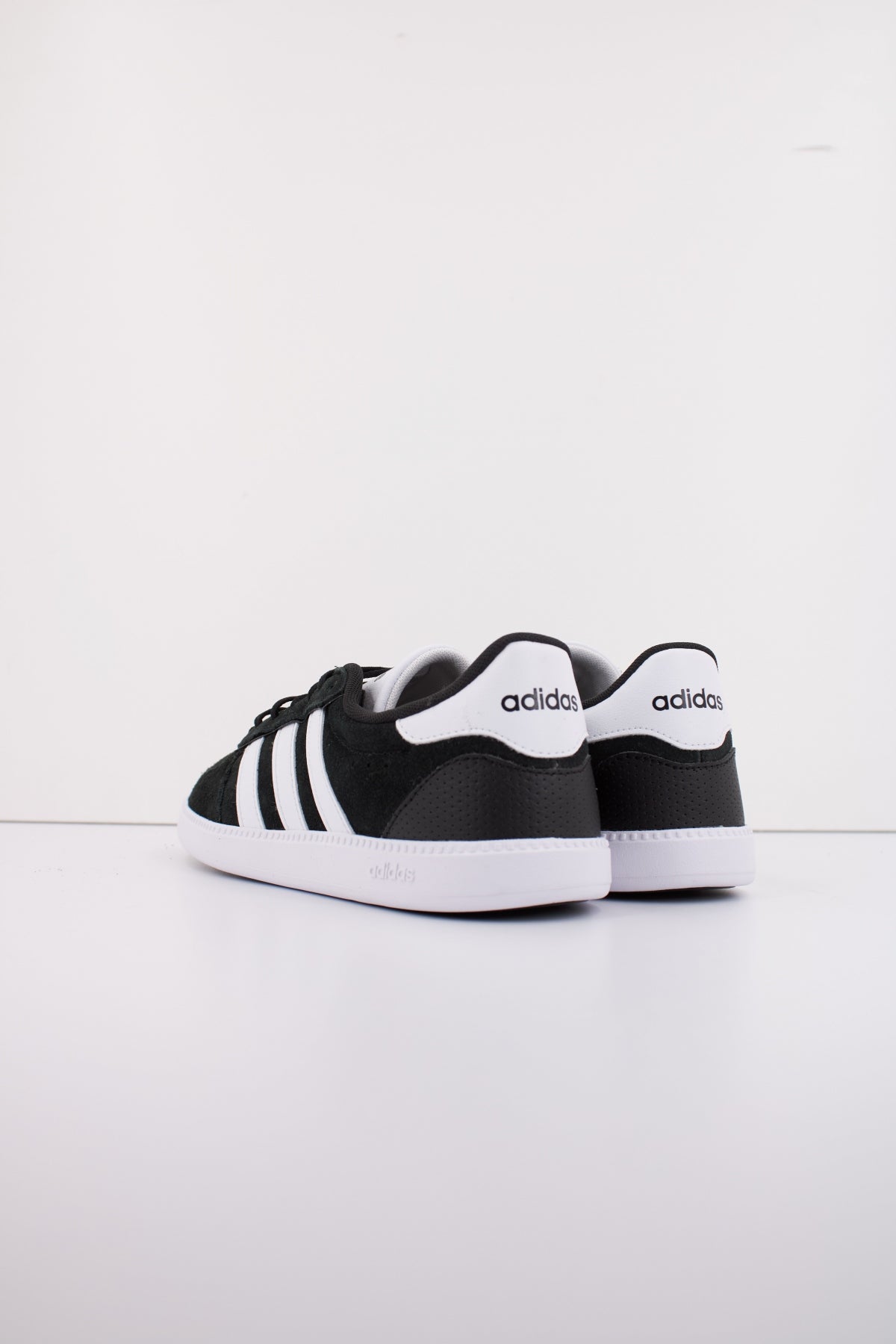 ADIDAS BREAKNET SLEEK en color BLACK  (4)