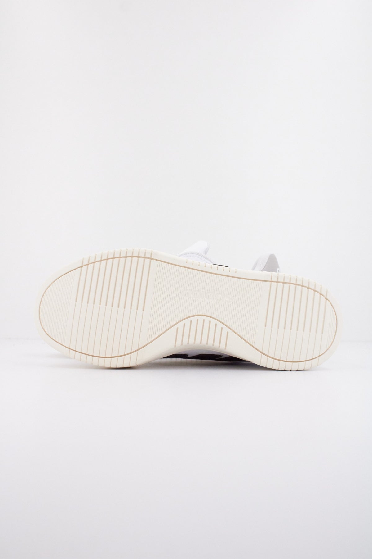 ADIDAS COURTBLOCK BOLD en color WHITE  (5)