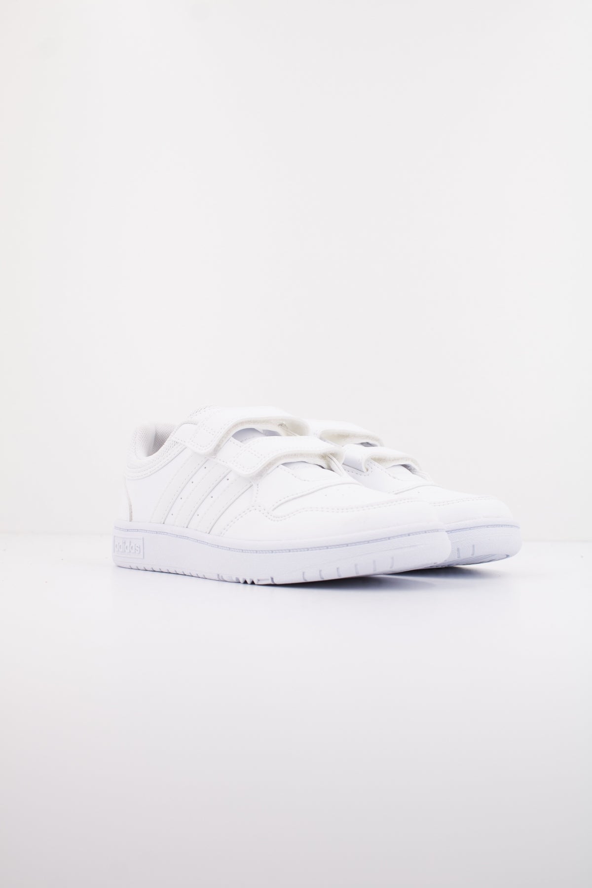 ADIDAS  HOOPS . CF C  en color WHITE  (2)