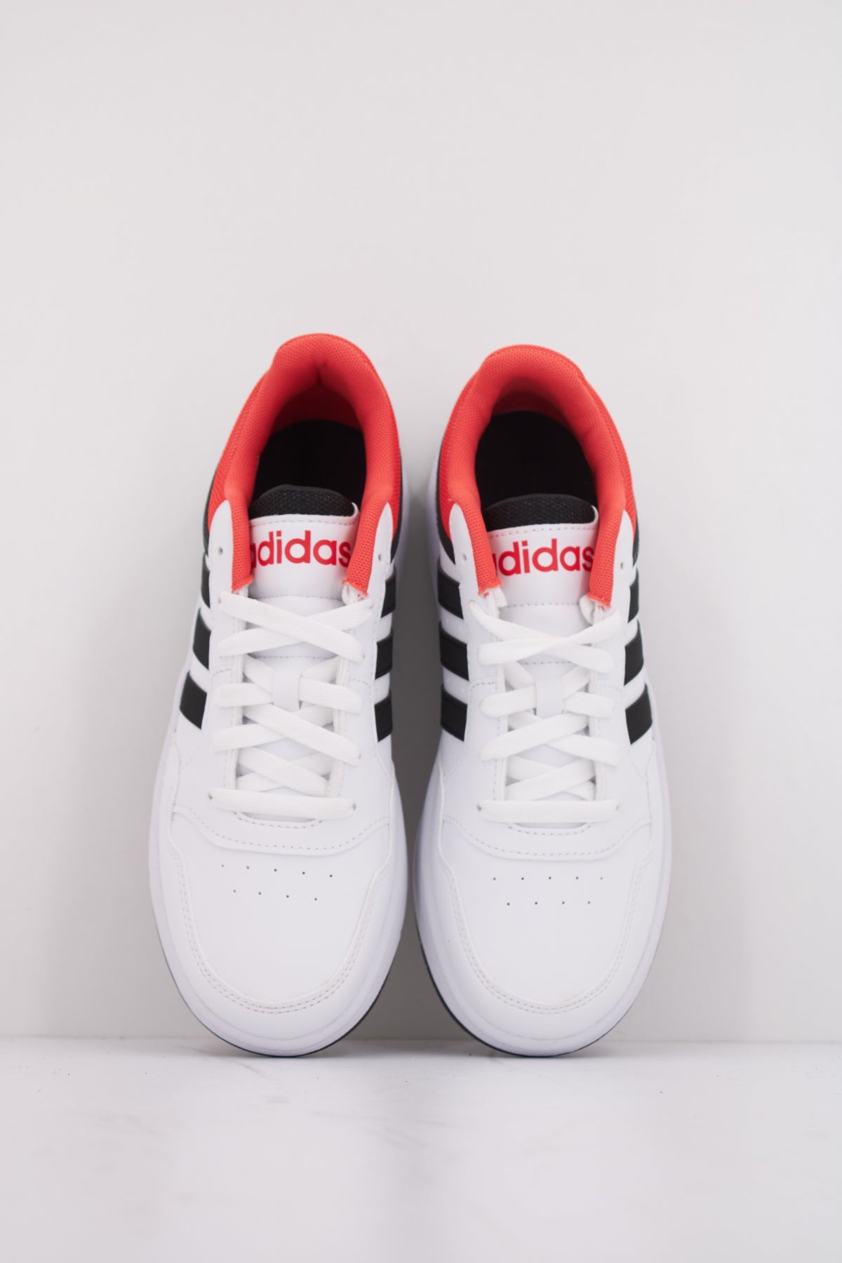 ADIDAS HOOPS . K en color WHITE  (3)