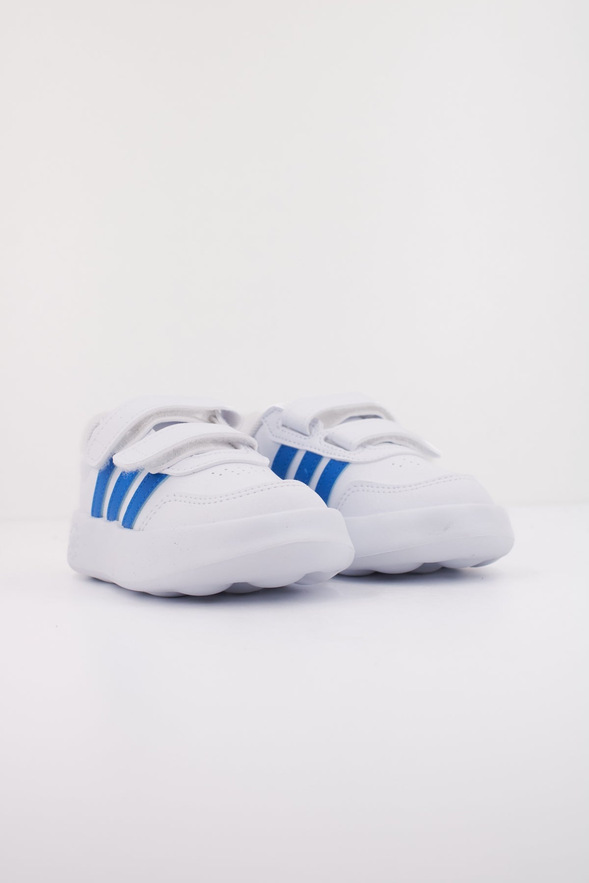 ADIDAS BREAKNET . CF I en color WHITE  (2)