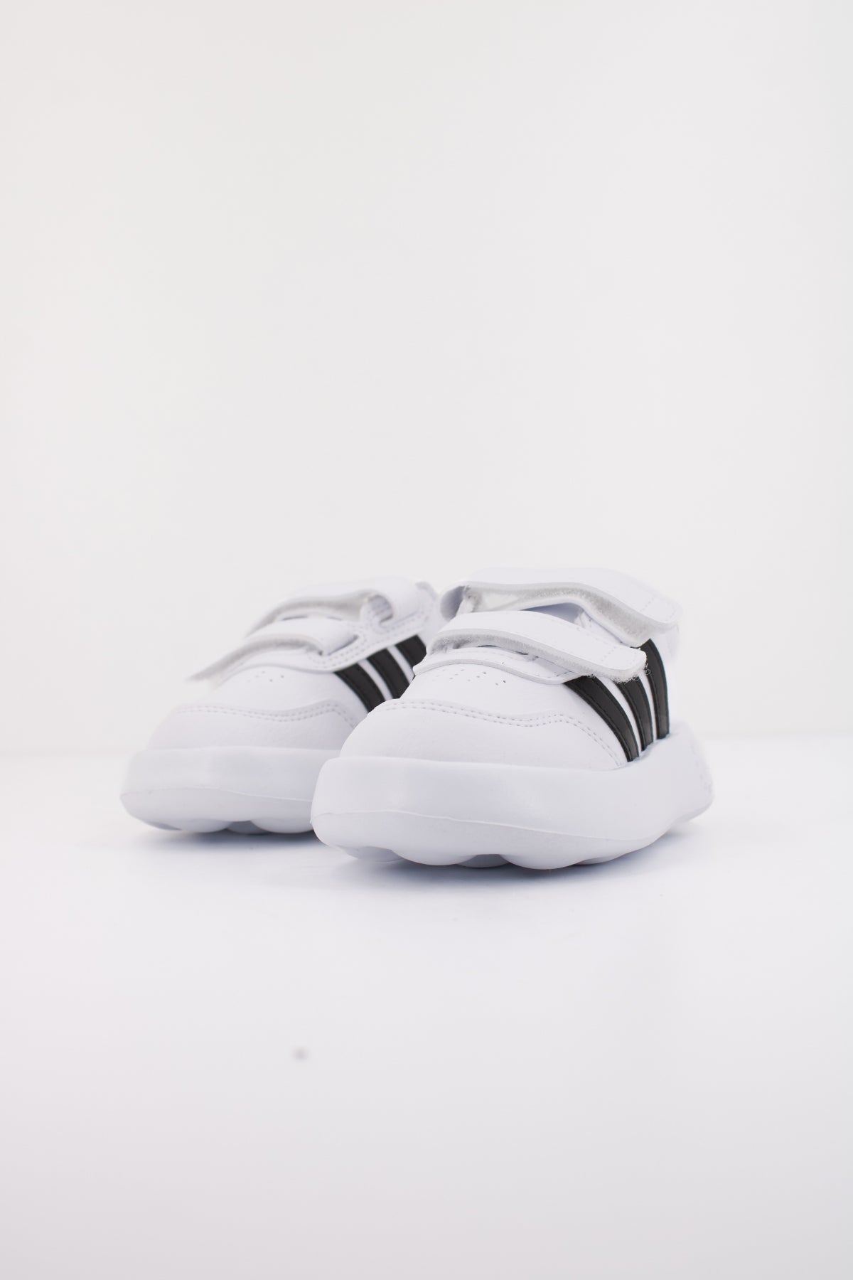 ADIDAS BREAKNET . CF I en color WHITE  (2)