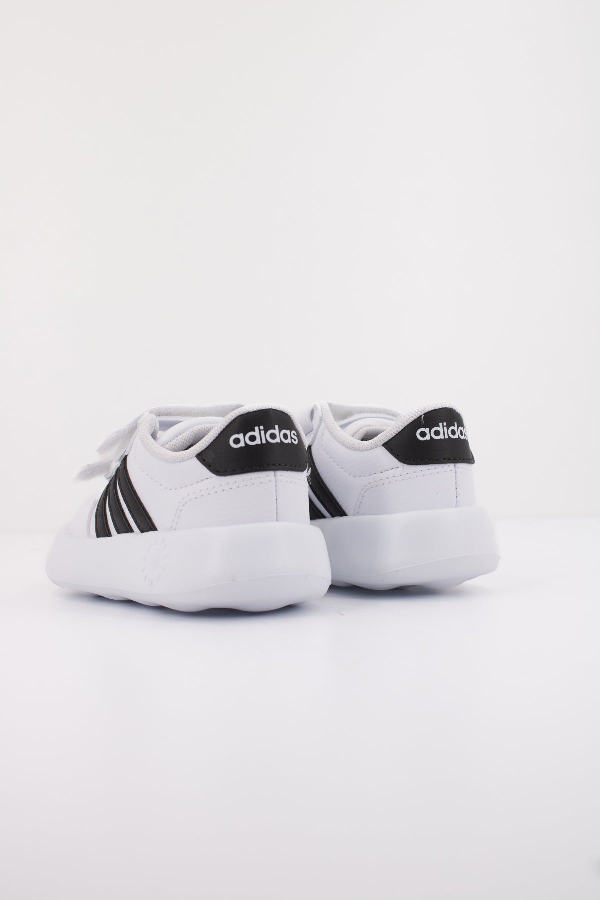 ADIDAS BREAKNET . CF I en color WHITE  (4)