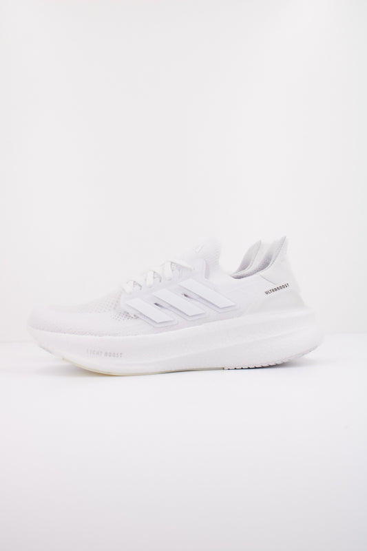 ADIDAS ULTRABOOST  en color WHITE  (1)