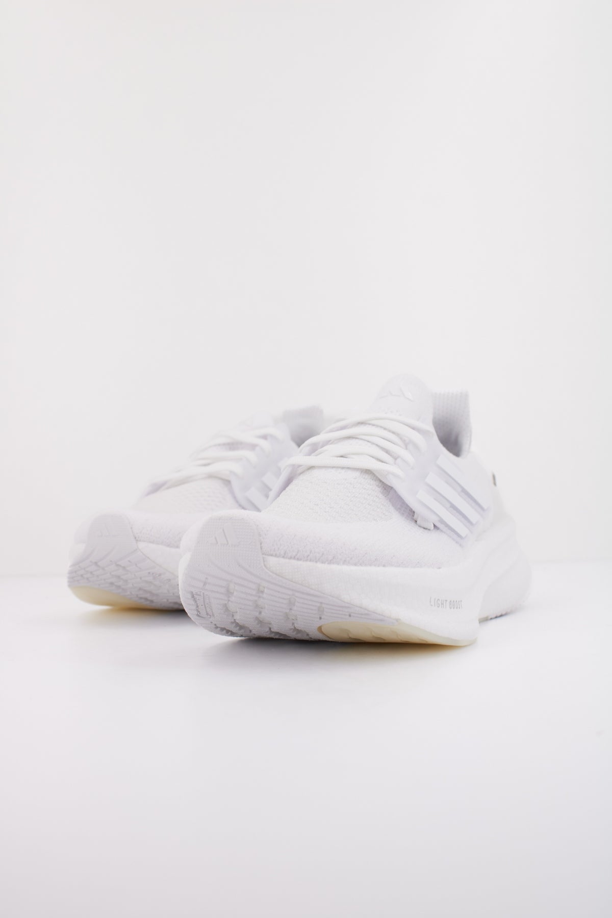ADIDAS ULTRABOOST  en color WHITE  (2)