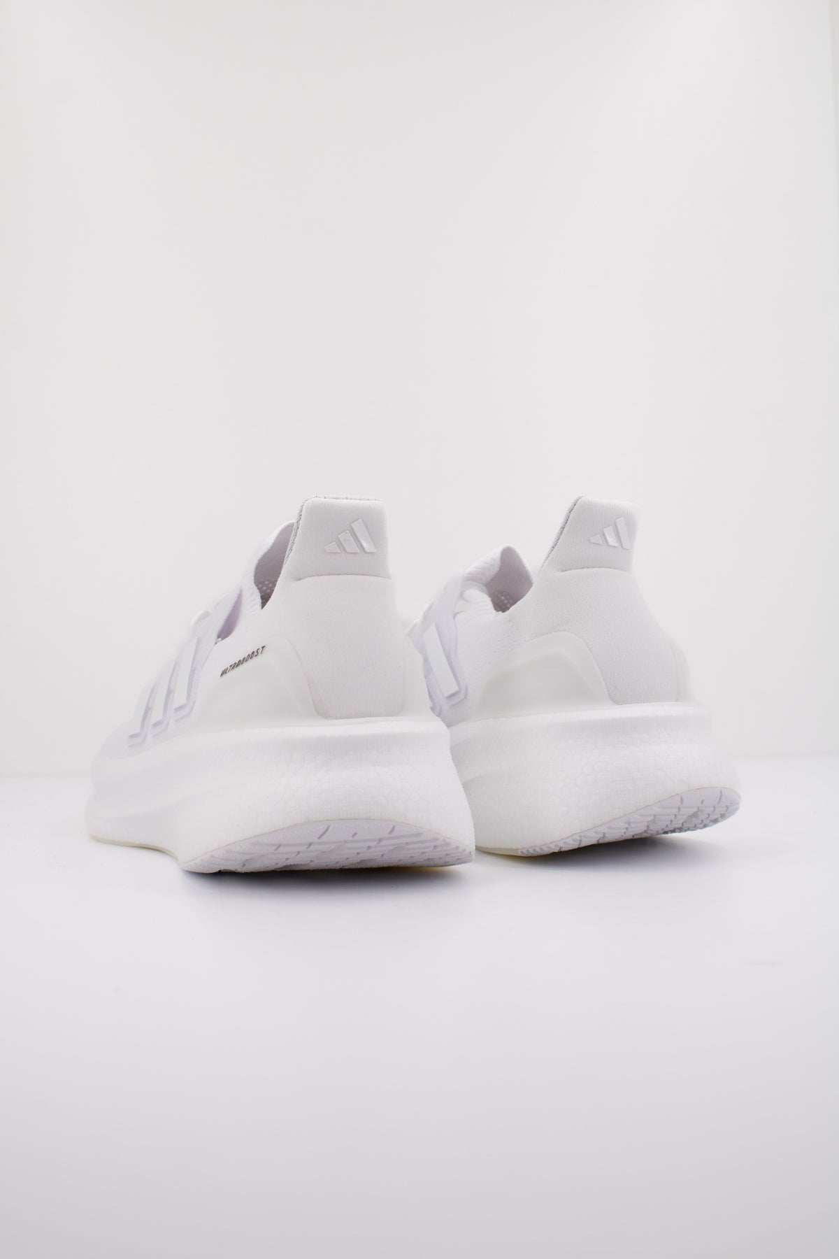 ADIDAS ULTRABOOST  en color WHITE  (4)