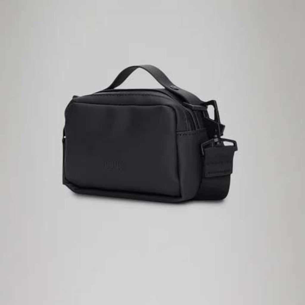 RAINS  BOX BAG MICRO W  en color BLACK  (1)