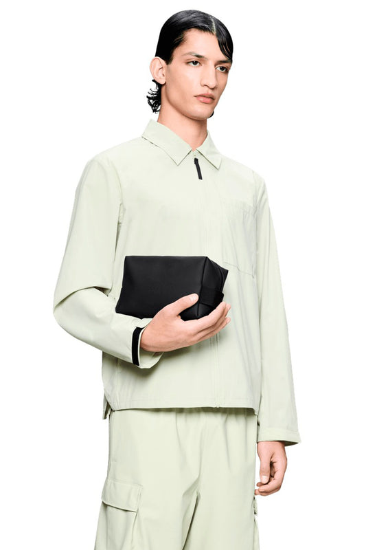 RAINS R WASH BAG SMAL en color BLACK  (1)