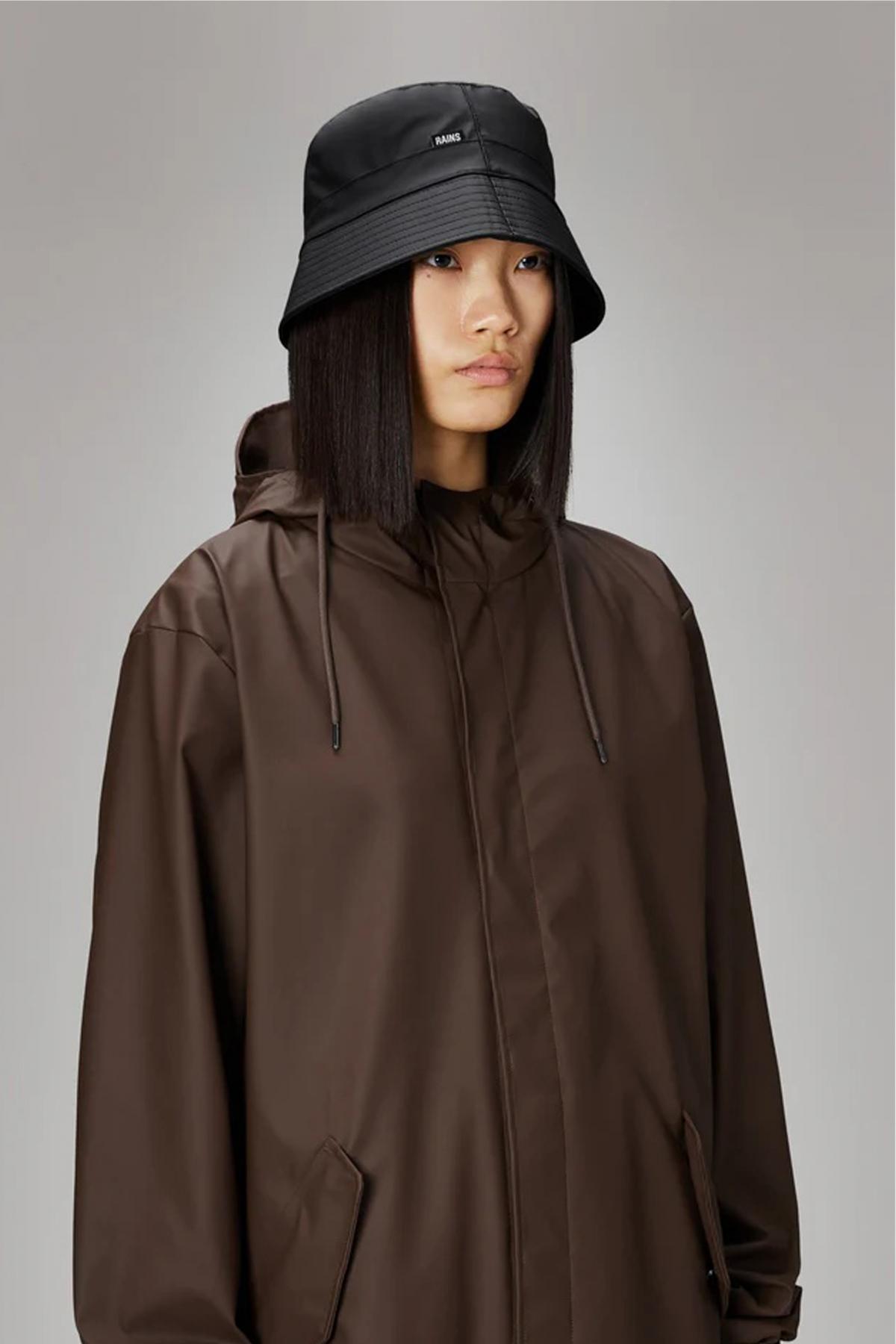 RAINS BUCKET HAT en color BLACK  (3)