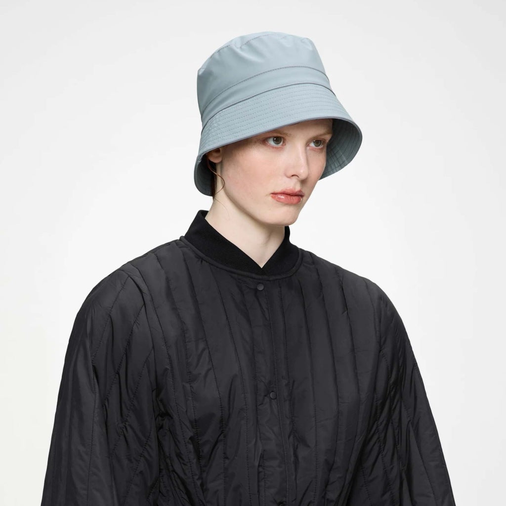 RAINS BUCKET HAT en color POOL  (5)