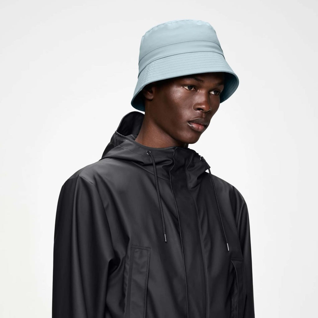 RAINS BUCKET HAT en color POOL  (6)