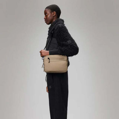 RAINS CARGO BOX BAG W en color BEIGE  (4)