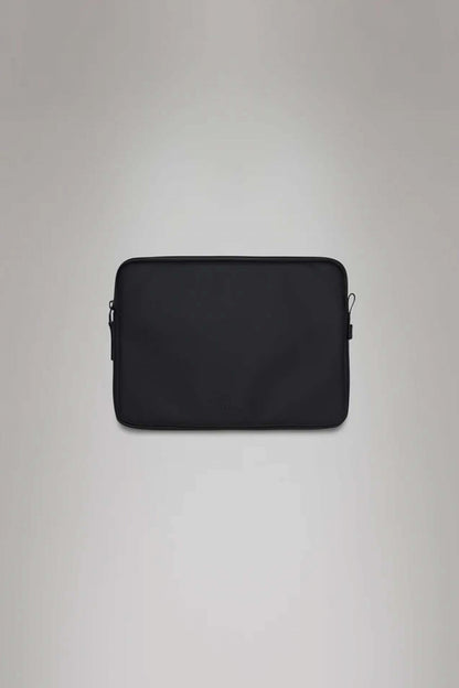 RAINS TRAIL LAPTOP CASE  en color BLACK  (1)