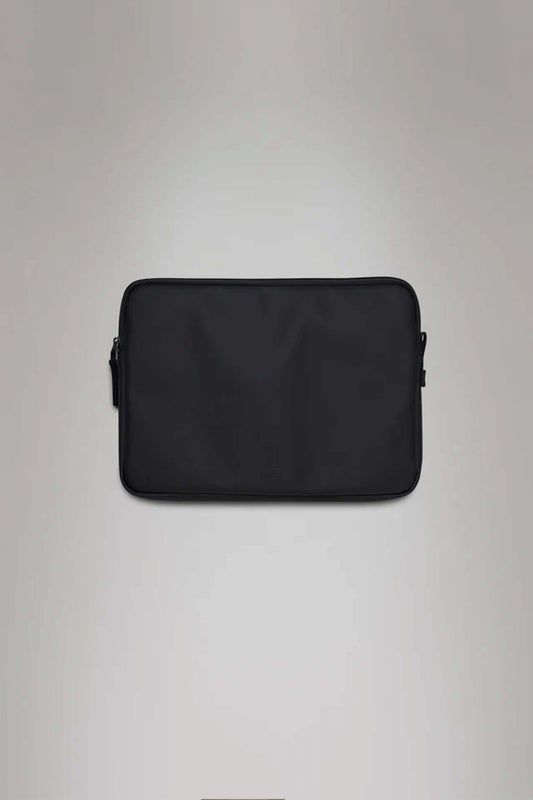 RAINS TRAIL LAPTOP CASE en color BLACK  (1)