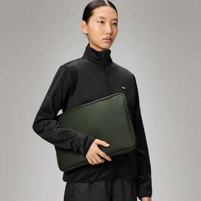 RAINS TRAIL LAPTOP CASE en color GREEN  (6)