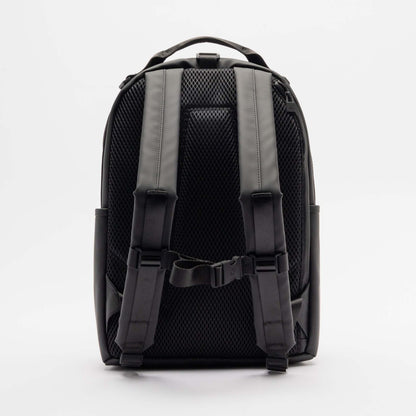 RAINS CLIP FRONT BACKPACK  en color BLACK  (2)