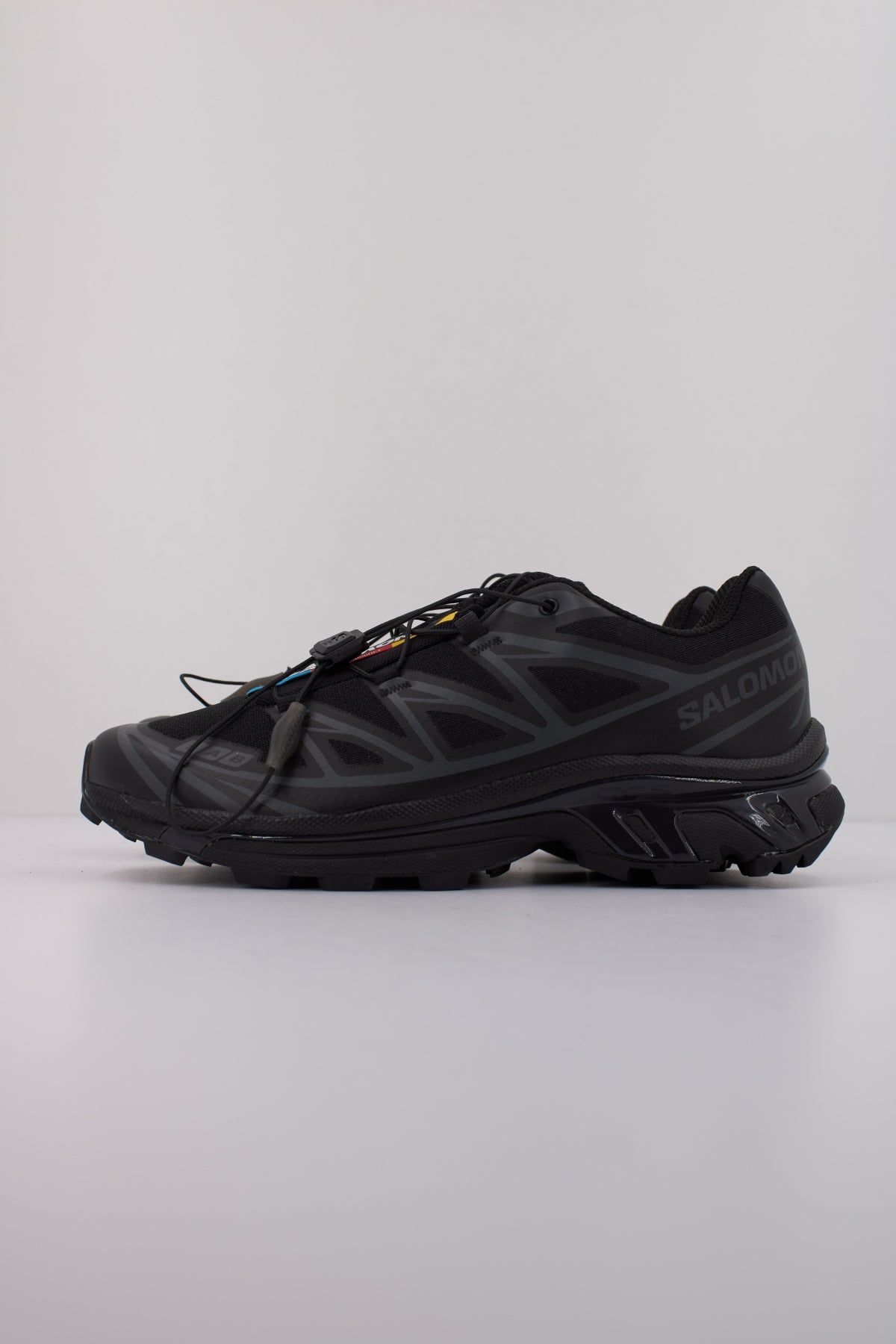 SALOMON BAJO XT  en color BLACK  (1)