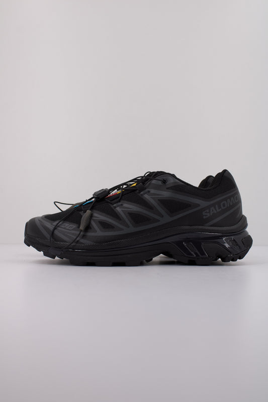 SALOMON BAJO XT  en color BLACK  (1)