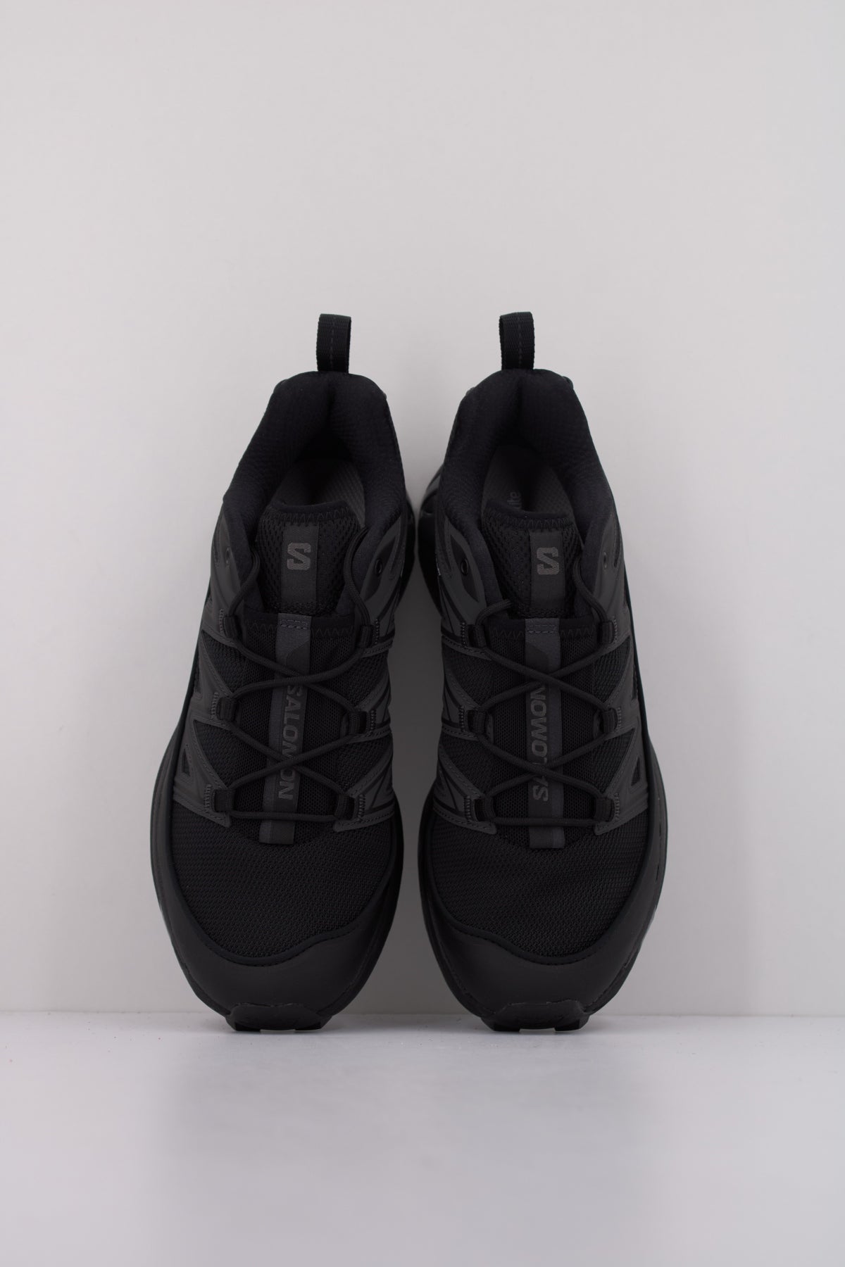 SALOMON BAJO XT  EXPANSE en color BLACK  (2)
