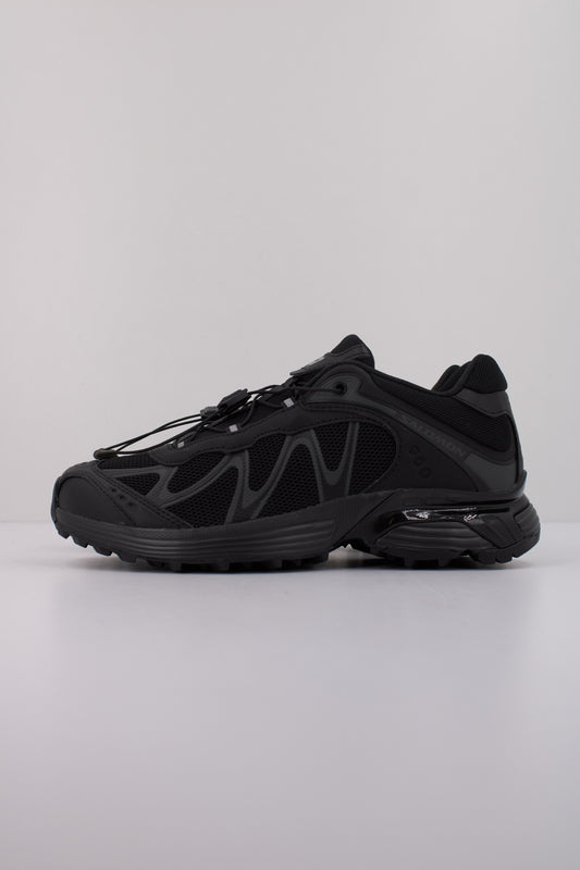 SALOMON BAJO XT WHISPER en color BLACK  (1)