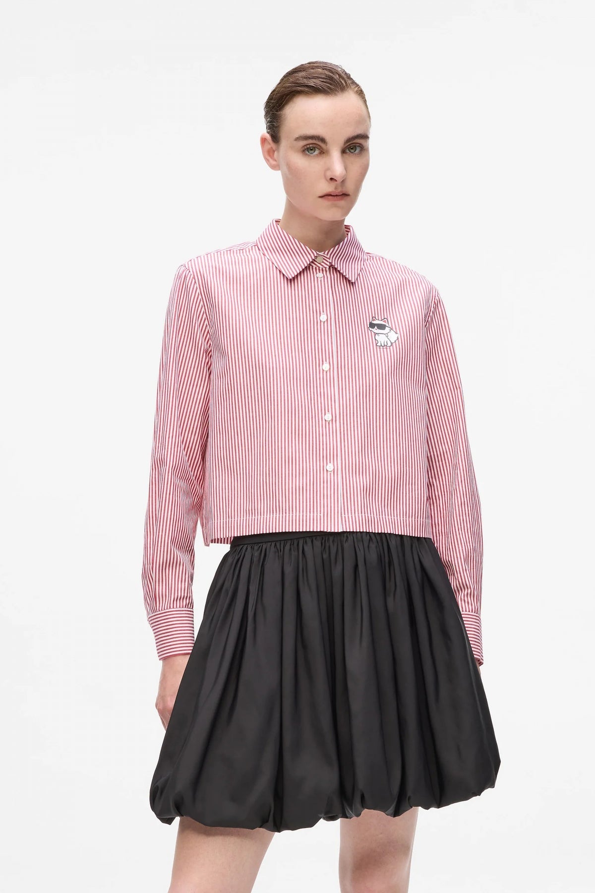 KARL LAGERFELD JEANS IKON CHOUPETTE CROPP en color WHTSTR  (1)