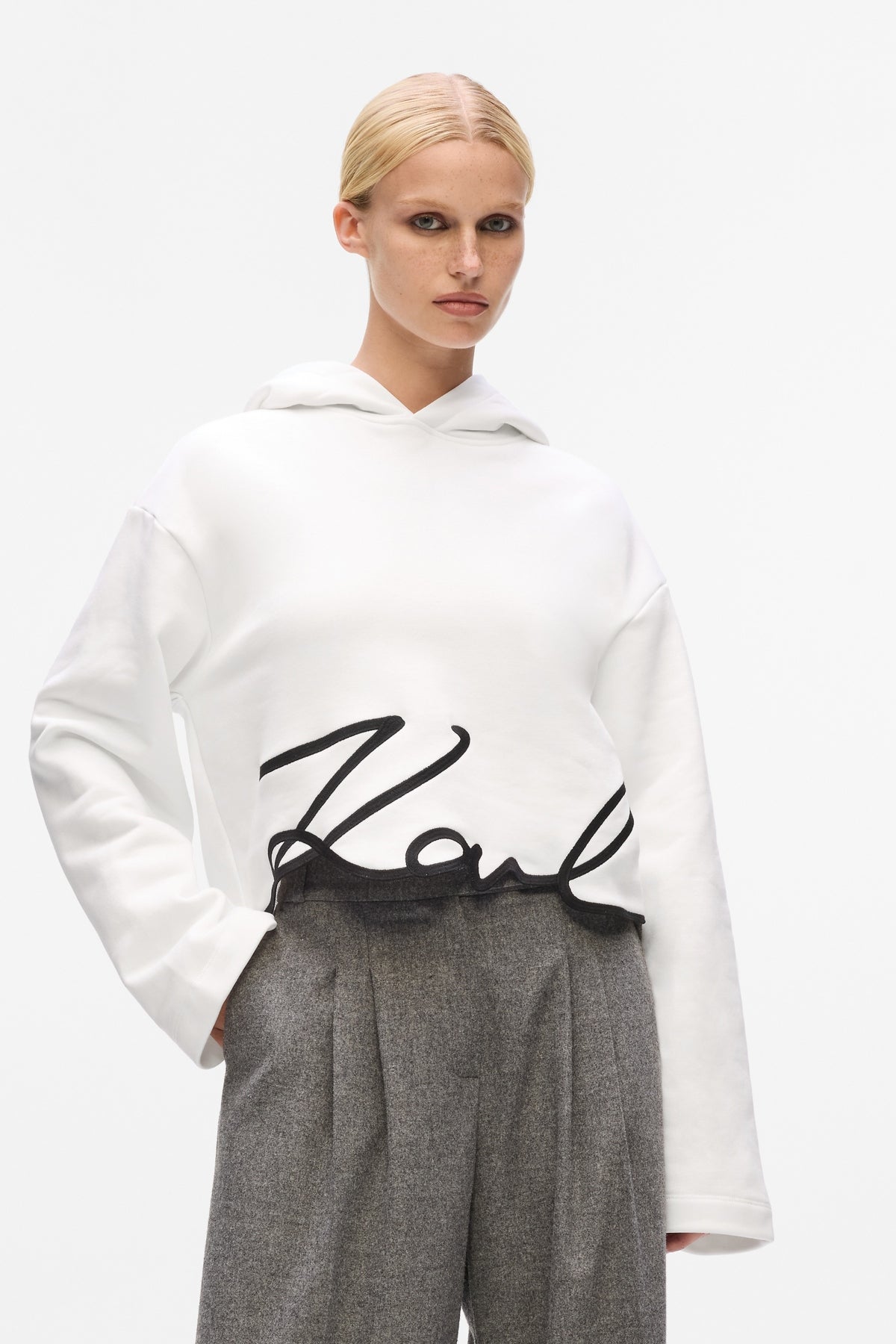 KARL LAGERFELD JEANS  KARL SIGNATURE HEM  en color CREAM  (1)