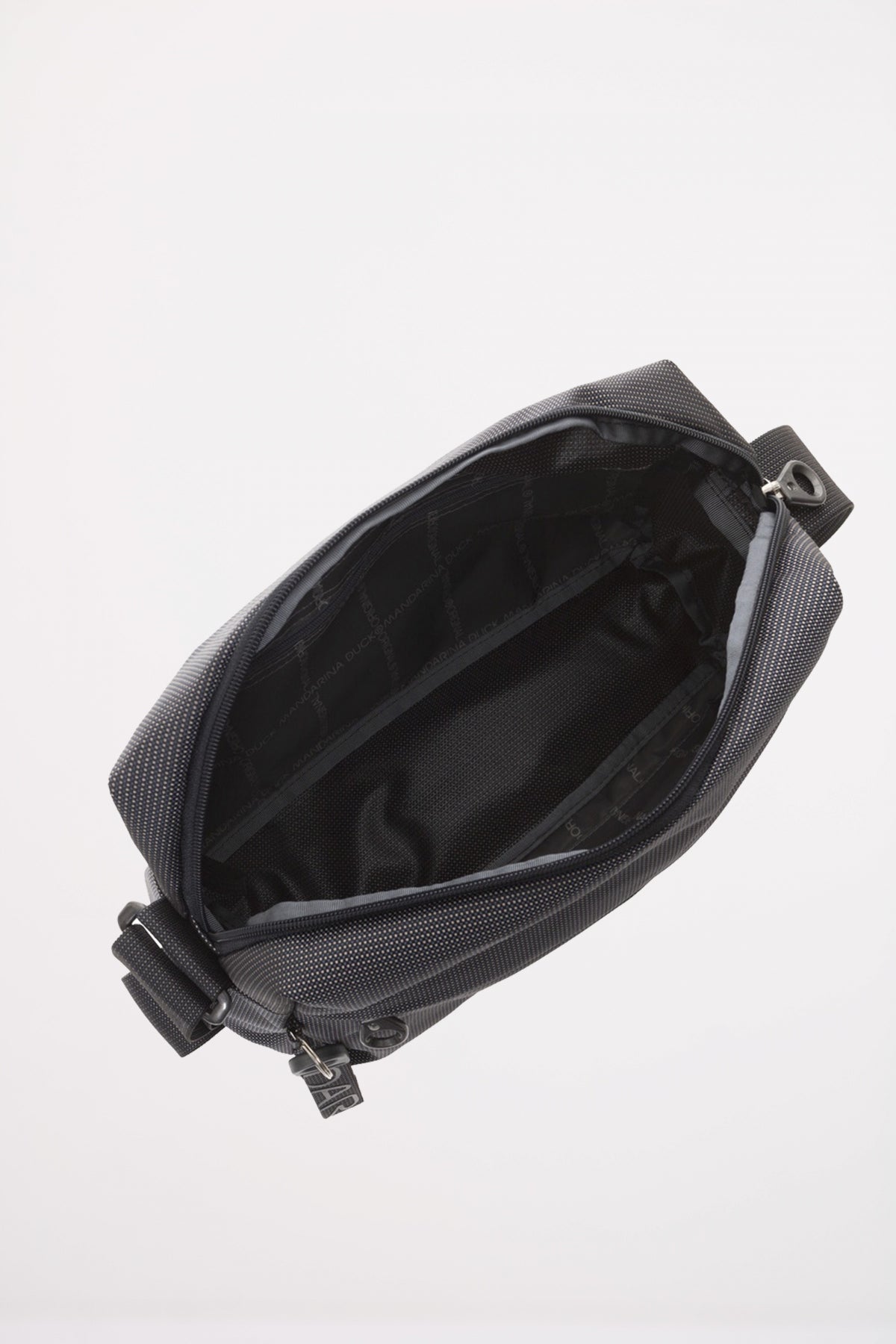 MANDARINA DUCK MD CROSSOVER en color STEEL  (4)